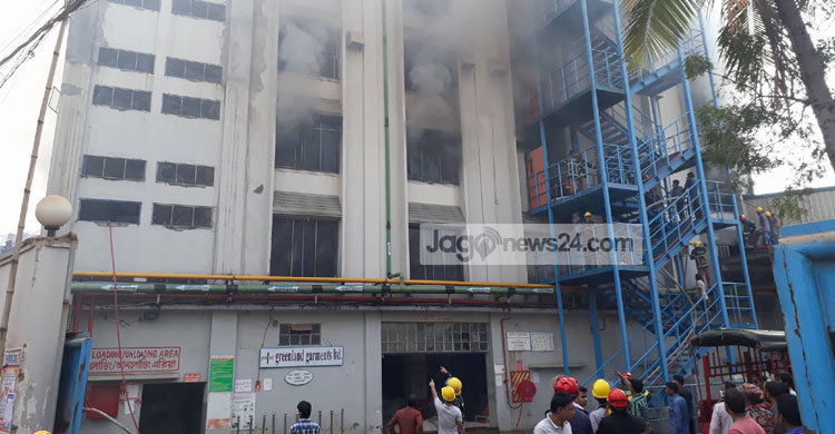 গাজীপুরে পোশাক কারখানায় আগুন