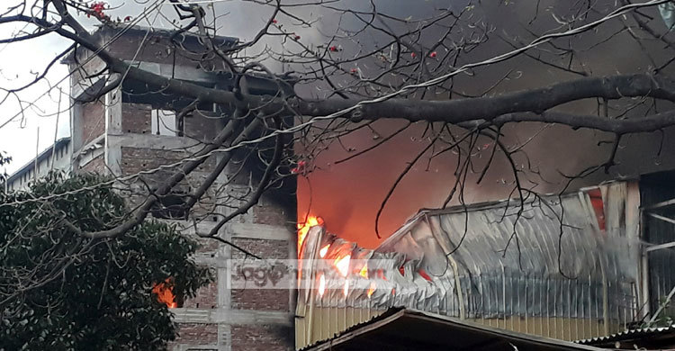 গাজীপুরে কম্পোজিট কারখানার আগুন নিয়ন্ত্রণে