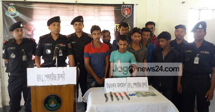 গাজীপুরে ৮ ছিনতাইকারী আটক