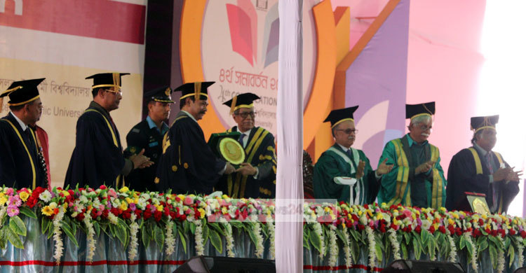 রাষ্ট্রপতির স্মৃতিচারণ শুনে স্ত্রীর চোখে পানি