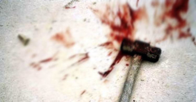 কলেজে ঢুকে শিক্ষককে হাতুড়িপেটা