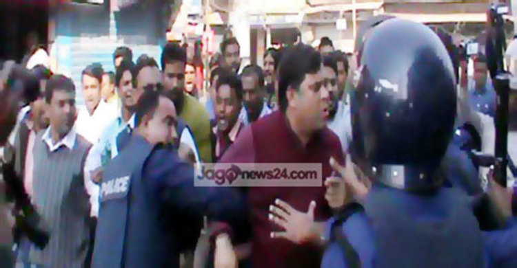 জামালপুরে বিএনপির মিছিলে পুলিশের লাঠিচার্জ