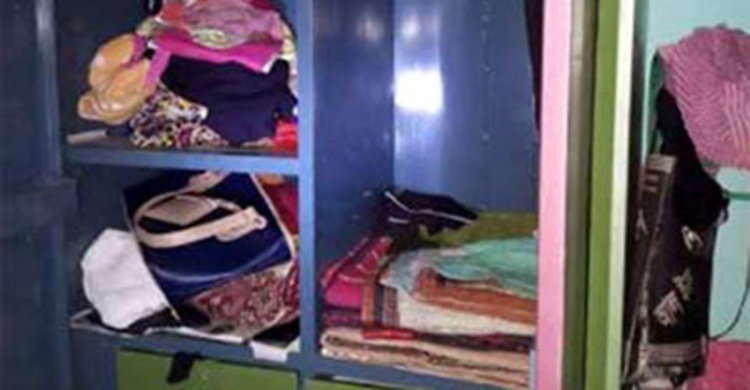 বাড়ির আলমারিতে শিশুর মরদেহ