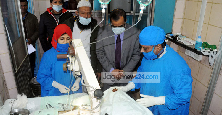 কর্মীদের ৬ দিনের বেতন দিয়ে ছানি অপারেশন ক্যাম্প