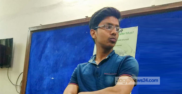 আইফোনের চুক্তিতে ভর্তি হতে এসে ধরা