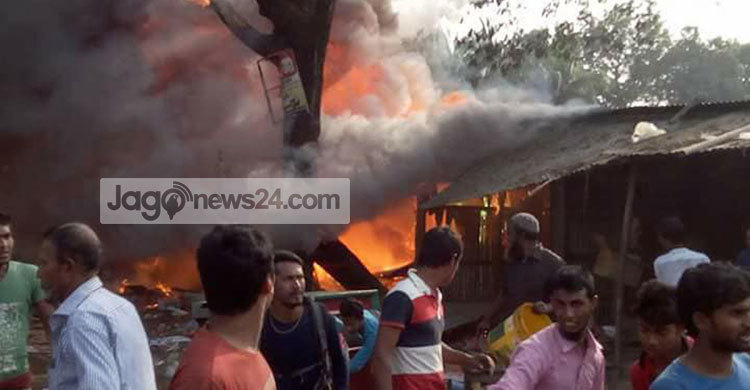 কালকিনিতে অগ্নিকাণ্ডে ২১ ব্যবসা-প্রতিষ্ঠান পুড়ে ছাই