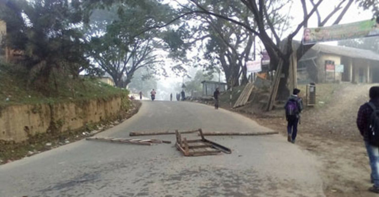 খাগড়াছড়িতে আজও চলছে ইউপিডিএফের অবরোধ