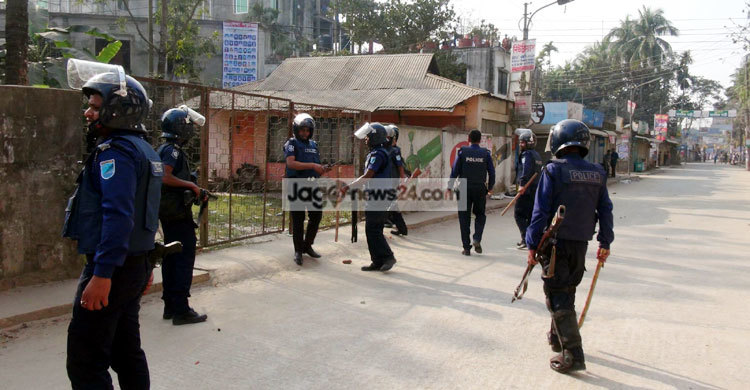 রায় ঘোষণার পর কিশোরগঞ্জে পুলিশ-বিএনপি সংঘর্ষ