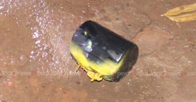 আ.লীগ কার্যালয়ে ককটেল নিক্ষেপ