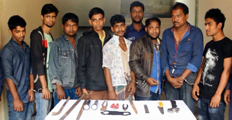 লক্ষ্মীপুরে ৮ ডাকাত গ্রেফতার