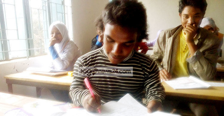 প্রতিবন্ধিতা দমাতে পারেনি তাকে