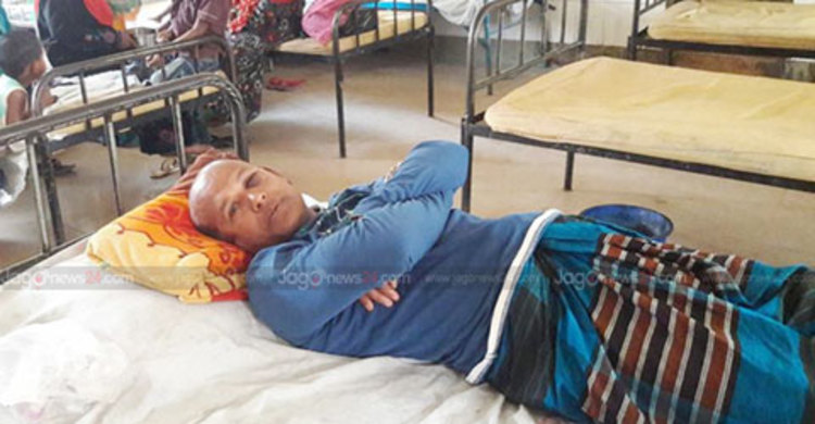 পিকনিকের চাঁদা তুলতে না পারায় শিক্ষককে লাঠিপেটা