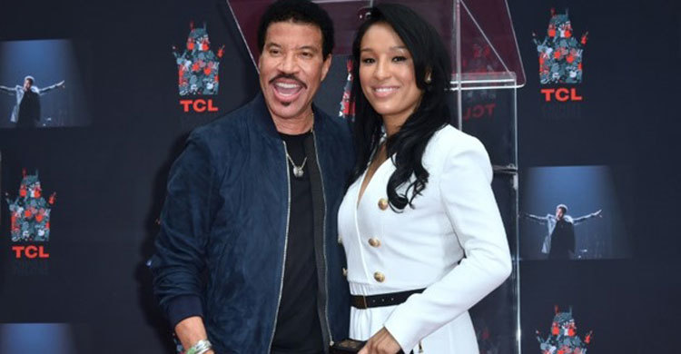 Lionel Richie honored at Hollywood handprints ceremony