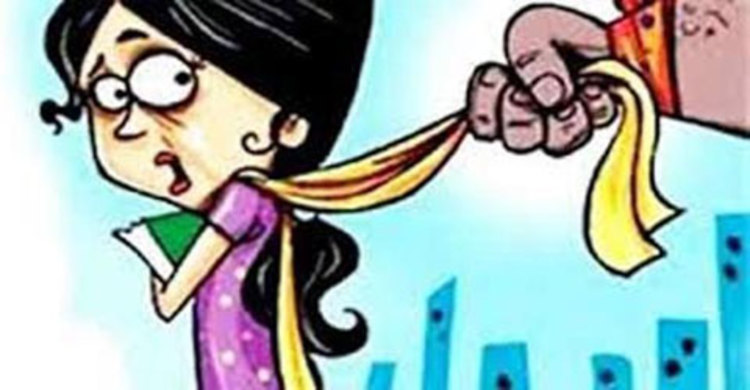 ছাত্রীর ওড়না ধরে টান দিয়ে শিক্ষক ধরা