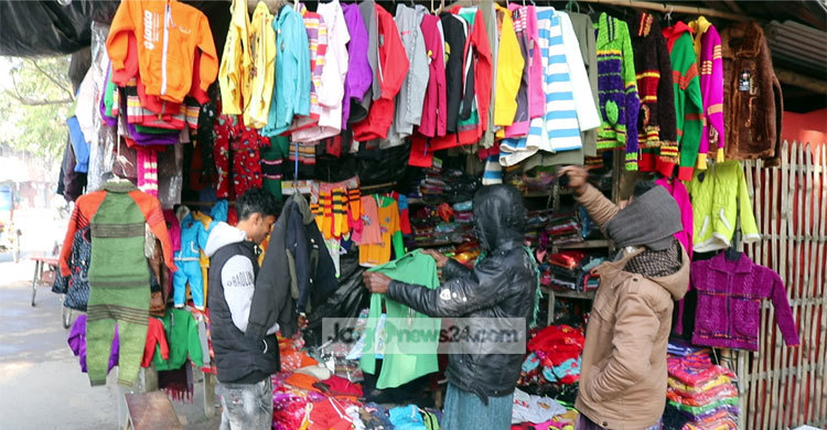 মাগুরায় জমে উঠেছে গরম কাপড়ের বেচাকেনা