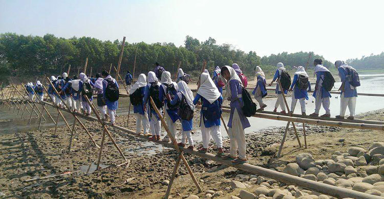 রাত ১০টা বাজলেই বিচ্ছিন্ন হয়ে পড়ে ৩৮ গ্রামের মানুষ