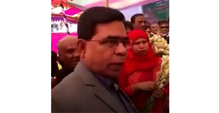 সংবর্ধনা অনুষ্ঠানে মুক্তিযোদ্ধাকে গালি দিলেন এমপি