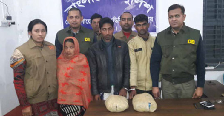 নিয়ামতপুরে গাঁজাসহ আটক ৩