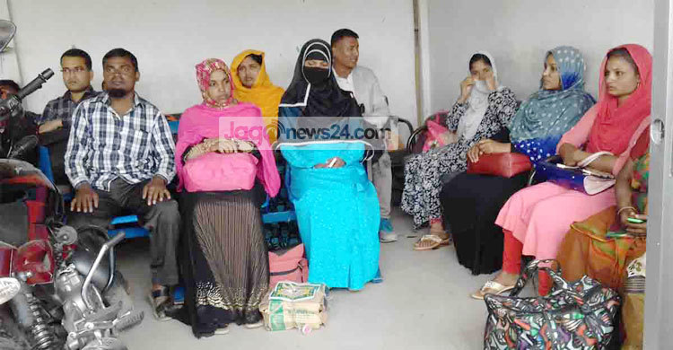 নওগাঁয় দূরপাল্লার বাস চলাচল বন্ধ, ভোগান্তিতে যাত্রীরা