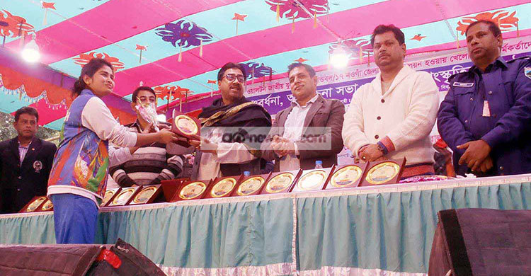 বদলগাছীতে যুব মহিলা হ্যান্ডবল চ্যাম্পিয়নদের সংবর্ধনা