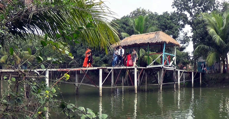 নড়াইলে পার্কে গুলি বর্ষণের ঘটনায় দুটি মামলা