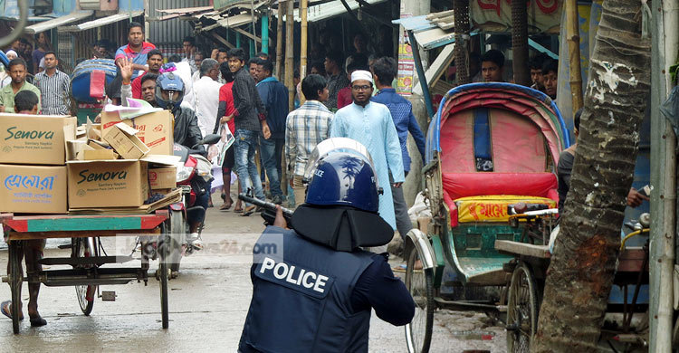 বিএনপি নেতাকর্মীদের সঙ্গে পুলিশের ধস্তাধস্তি