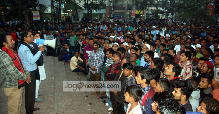ডিসি-এসপির সিদ্ধান্ত প্রত্যাখ্যান, রাজপথে থাকবেন হকাররা