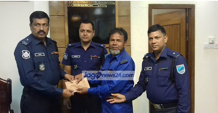 গ্রাম পুলিশের মেয়ের বিয়ের খরচ দিলেন ওসি