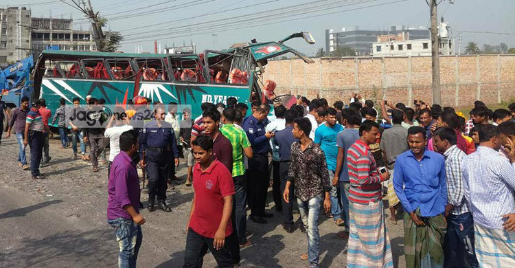 নারায়ণগঞ্জে বাস-লরির সংঘর্ষে নিহত ৯