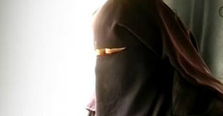 রোহিঙ্গা নারীকে নিয়ে পালাতে গিয়ে...