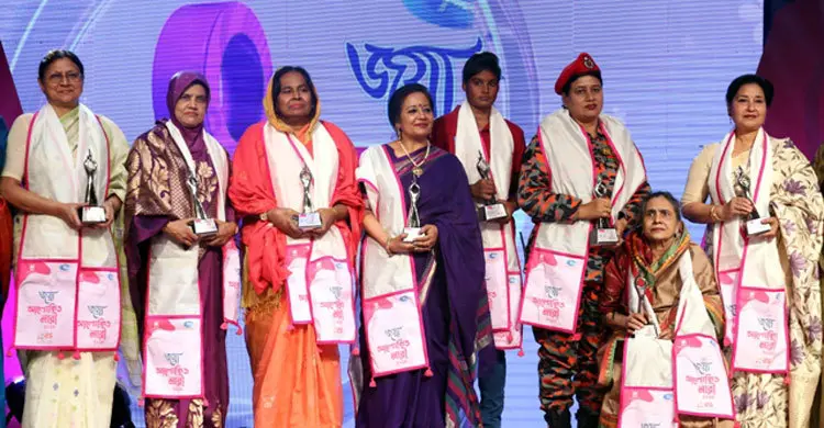 ৮ মহীয়সী পেলেন ‘জয়া আলোকিত নারী’ সম্মাননা