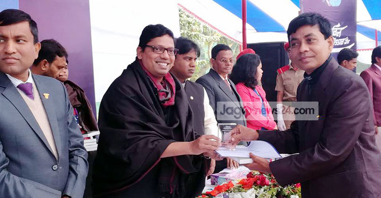 একজন শিক্ষকই পারেন মেধাবী প্রজন্ম তৈরি করতে : পলক