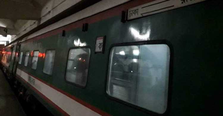 মির্জাপুরে ৫০ মিনিট আটকা পদ্মা এক্সপ্রেস