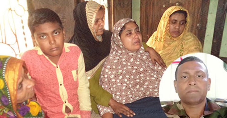 স্ত্রী ও মেয়ের কান্নায় প্রতিবেশীর চোখে জল