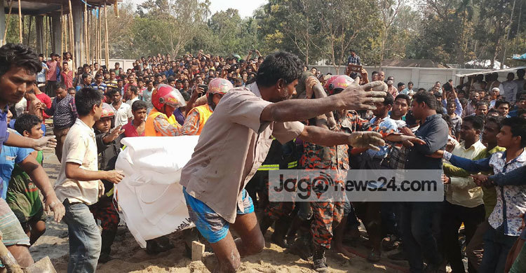 পঞ্চগড়ে নির্মাণাধীন পেট্রল পাম্পের ছাদ ধসে দুই শ্রমিক নিহত