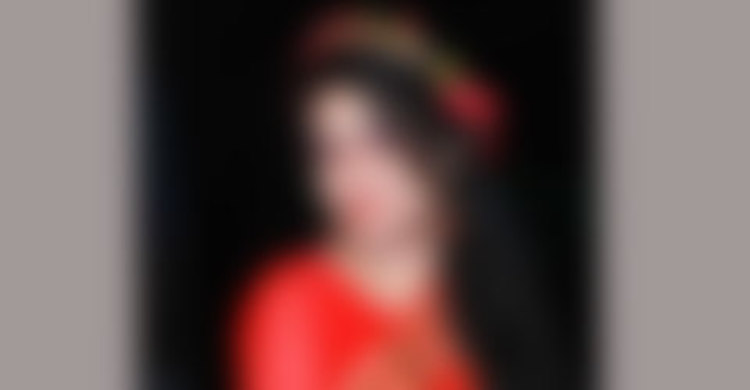 তরুণীর প্রতারণায় বিপাকে দুই যুবক