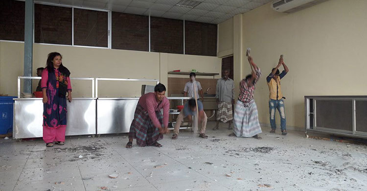 ধানমন্ডিতে রাজউকের উচ্ছেদ অভিযান