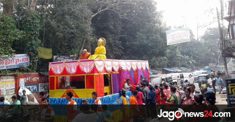 রাঙ্গামাটিতে বৌদ্ধদের ত্রিপিটক শোভাযাত্রা