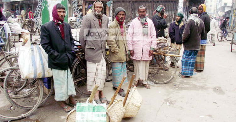 ‘ঠান্ডা নাগলেও করার কিছু নাই, যে জিনিস পাতির দাম’