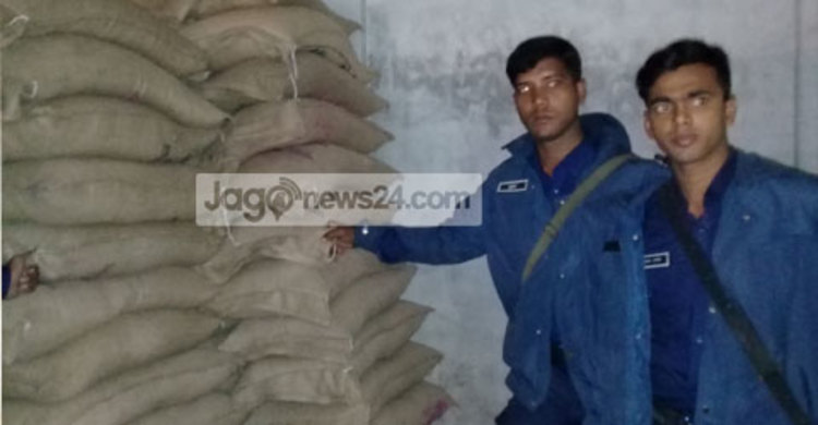 ঝিনাইদহে ১৩৫ বস্তা ওএমএস চাল জব্দ