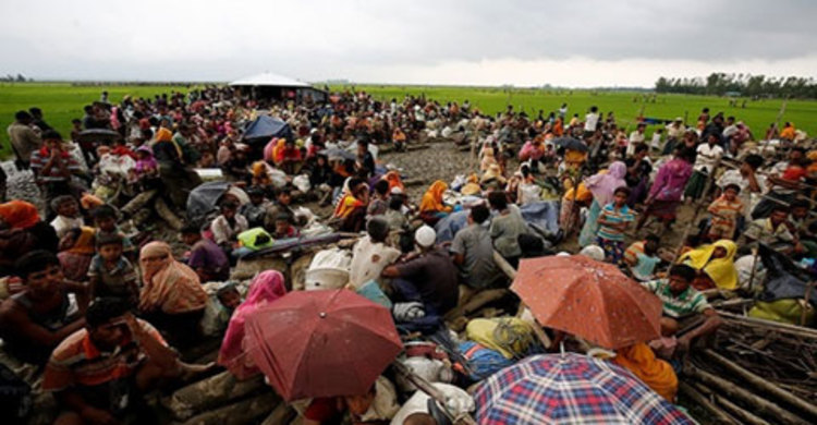 রোহিঙ্গাদের দেশ ছাড়তে বাধ্য করছে মিয়ানমার সেনাবাহিনী