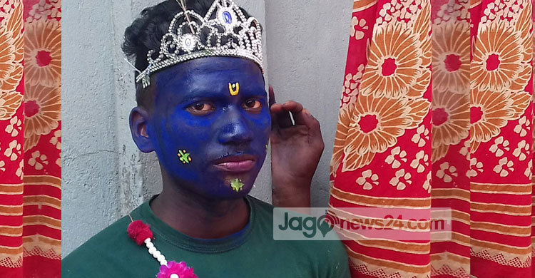 ফাগুয়া উৎসবে রঙিন চা বাগানগুলো