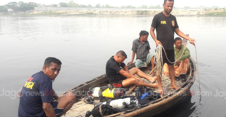 শীতলক্ষ্যায় ভেসে উঠল ৪ মরদেহ