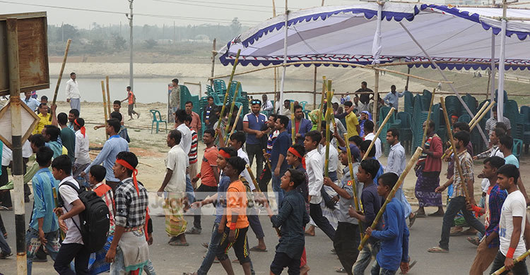 রূপগঞ্জে আ.লীগ-পুলিশ সংঘর্ষ : আহত ৫০