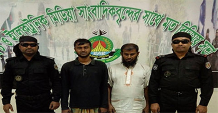 ক্রেতা সেজে অস্ত্রসহ ২ ব্যবসায়ীকে গ্রেফতার করলো র‌্যাব