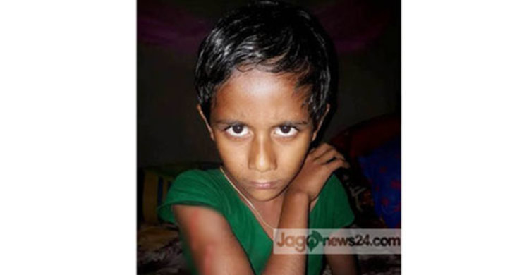 ক্ষিপ্ত শিক্ষক বেধড়ক পেটালেন তৃতীয় শ্রেণির ছাত্রীকে