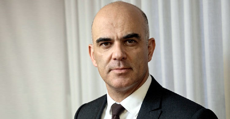 জাতীয় স্মৃতিসৌধে সুইস প্রেসিডেন্টের শ্রদ্ধা