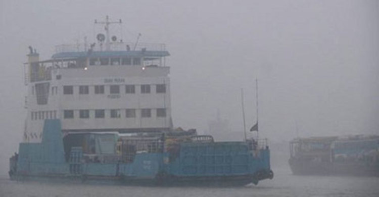 শরীয়তপুর-চাঁদপুর নৌপথে দুটি ফেরি মাঝ নদীতে আটকা