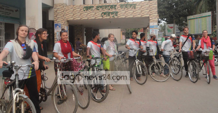 শেরপুরে জার্মান স্বেচ্ছাসেবকদের সাইকেল ভ্রমণ