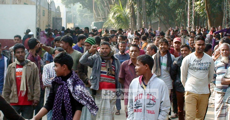 সিরাজগঞ্জে জুটমিল শ্রমিকদের কর্মবিরতি